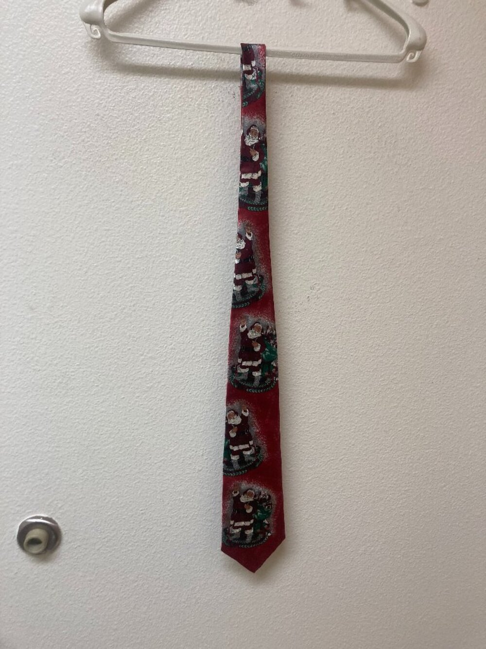 HALLMARK "Yule Tie Greetings" Santa and His Bag of Toys Christmas Necktie
